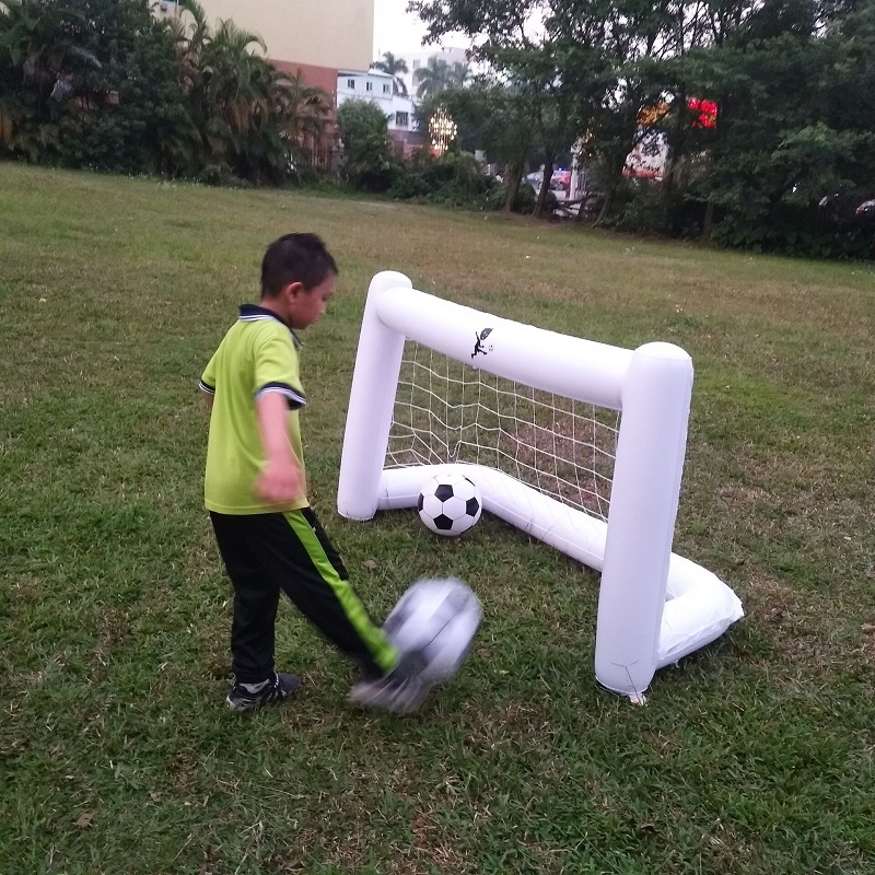 PVC inflatable football door toys sell well in Europe and America with tennis ball frame gifts can be customized