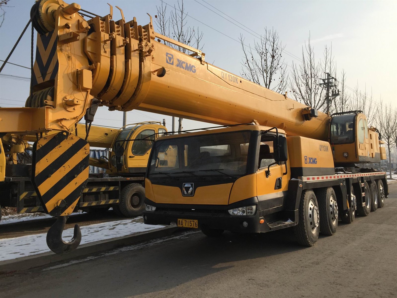 xcmg crane 130 ton qy130k used mobile truck crane cheap sale