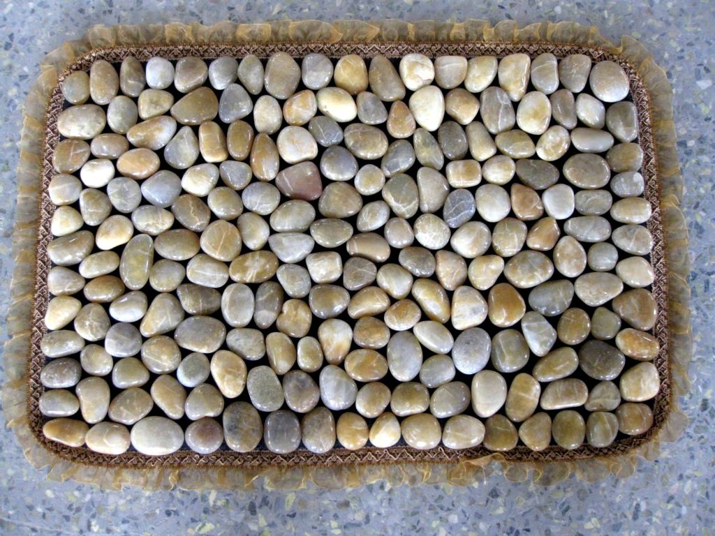 Natural garden pebble stone tile