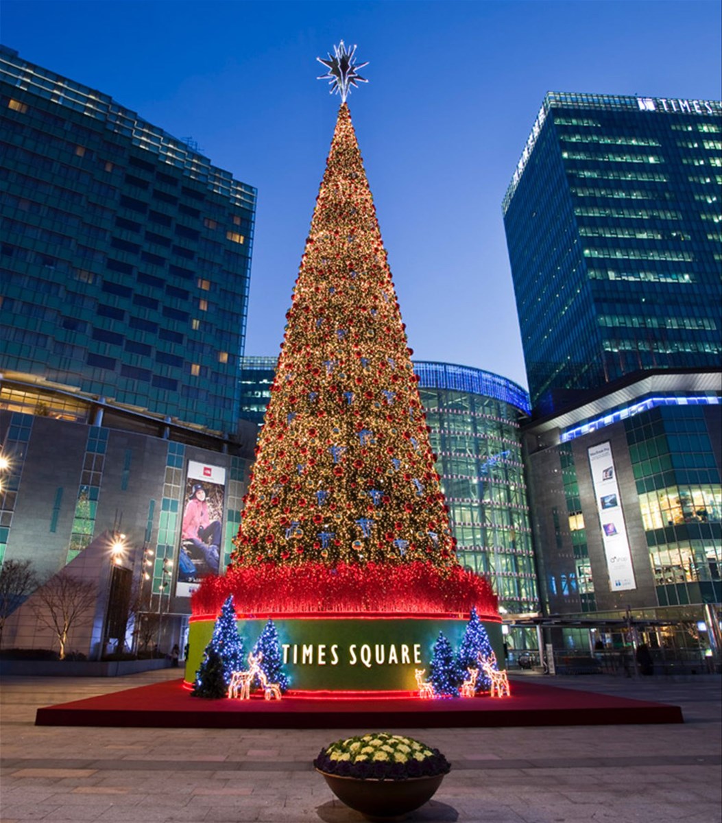 Customized Commercial Christmas Tree With Gift Decorations