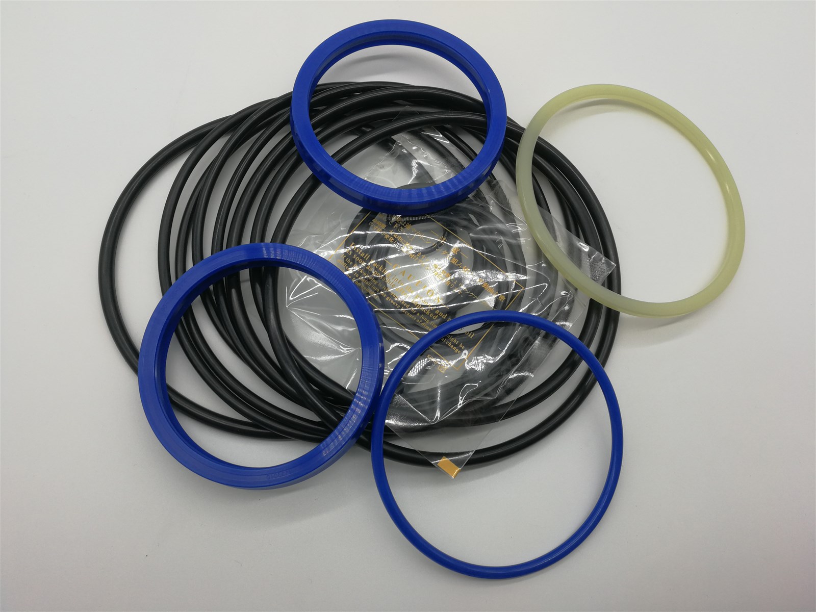 Hh36002 hh45002 hh150 hh300 hh500 hh752 hh1000 hh2000 hh3600 hh4500 huskie hydraulic hammer cylinder repair seal kits