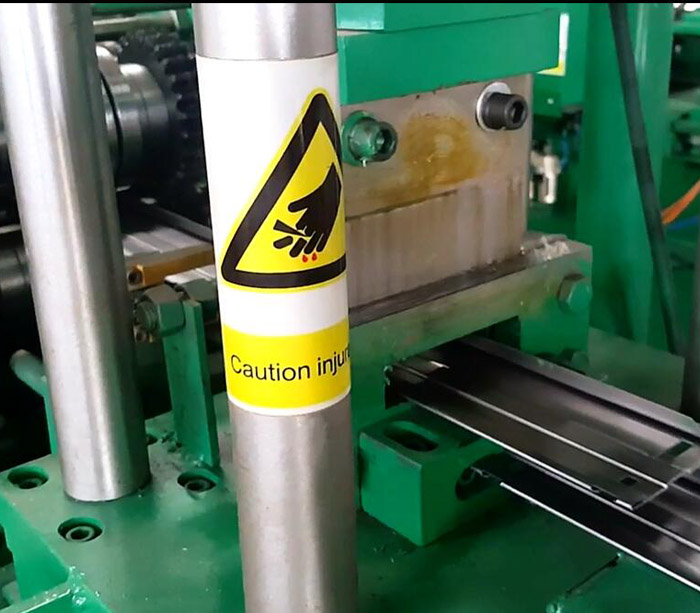 Storage rack shelf roll forming machine with good quality