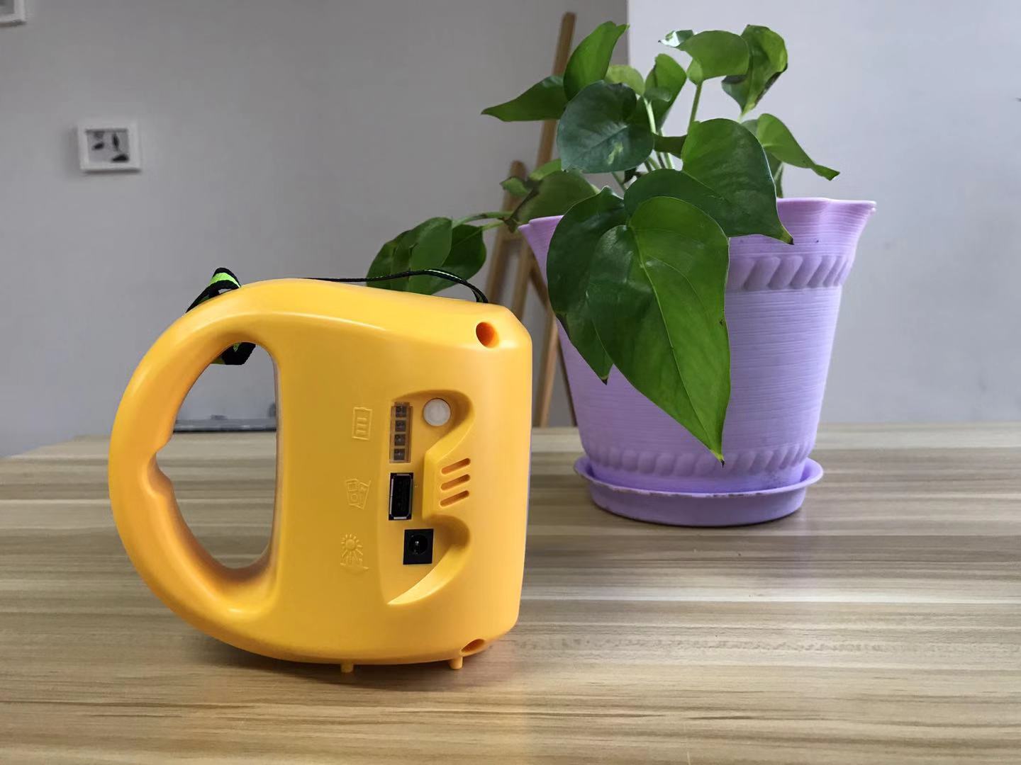 Portable LED Solar Powered Emergency Lantern Light Outdoor Rechargeable Solar Lantern for Camping