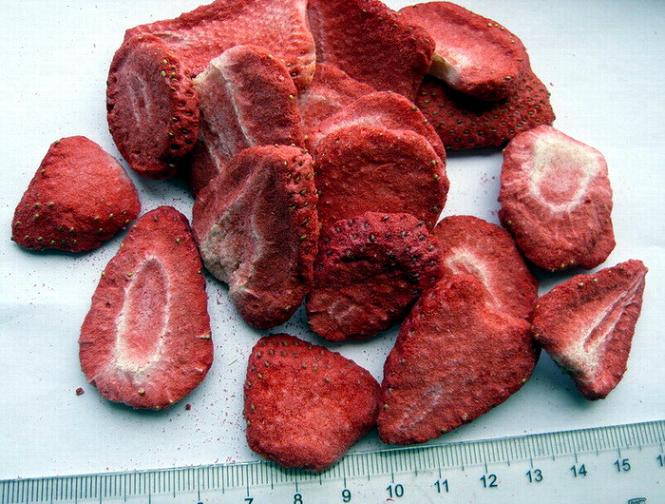Healthy fruit snack freeze dried strawberry fruit chips