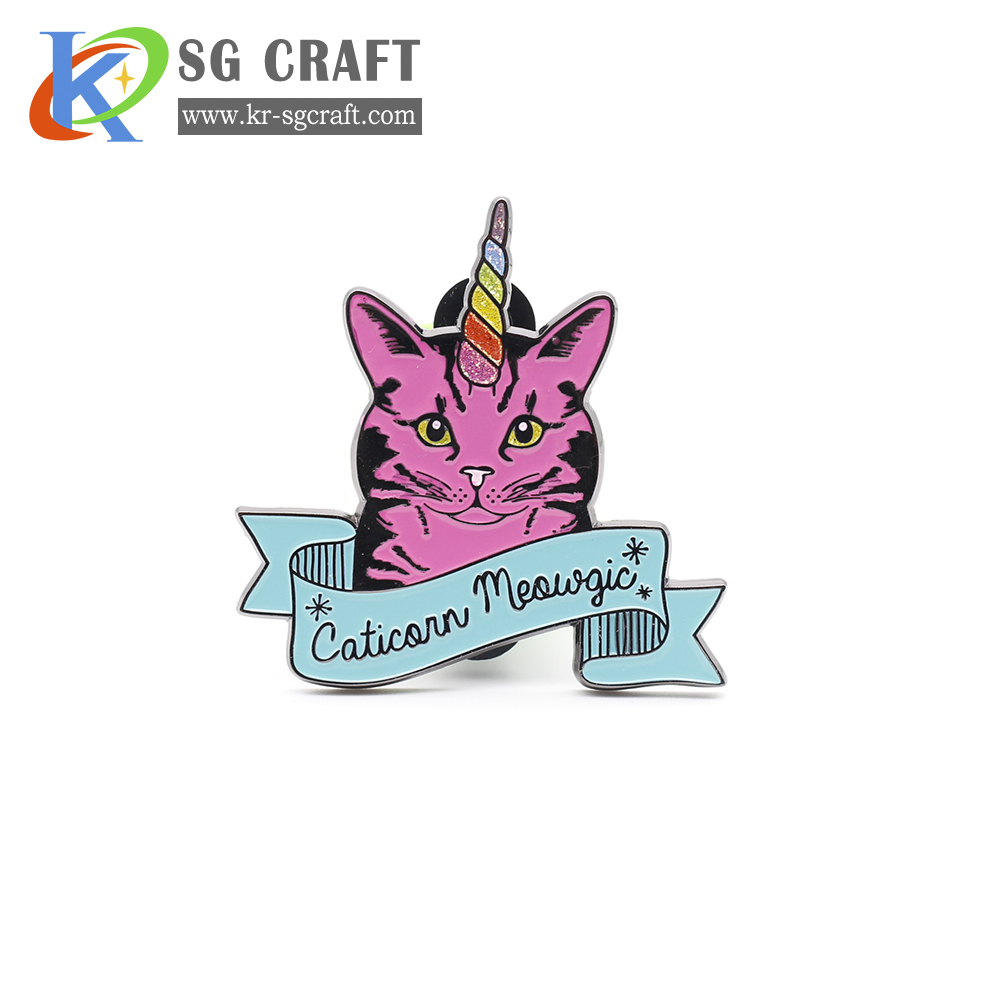 UNIQUE DESIGN CUSTOM METAL STAMPING COLORFUL ENAMEL GLITTER CUTE ANIMAL CAT BADGE FOR PROMOTION