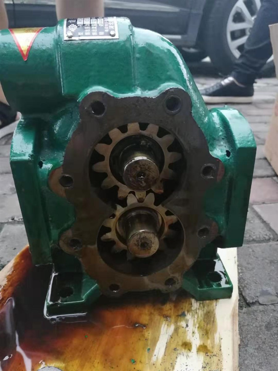 Gear pump with antiexplosion motor