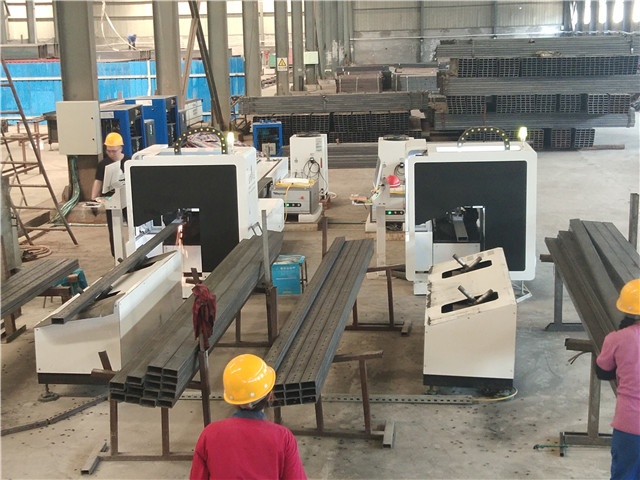 CNC cutting machine for metal pipe