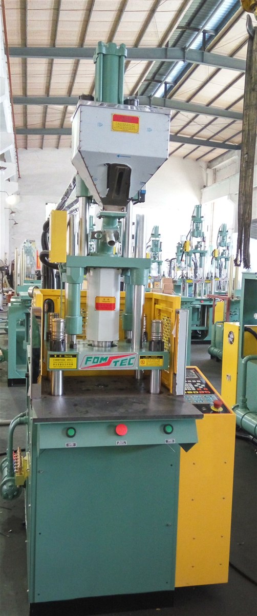 Small vertical injection molding machine