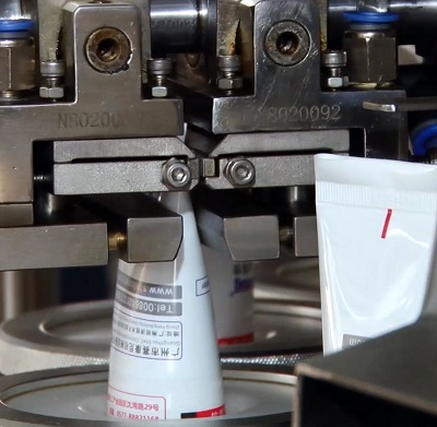 RGNF30B Tube Filling and Sealing Machine