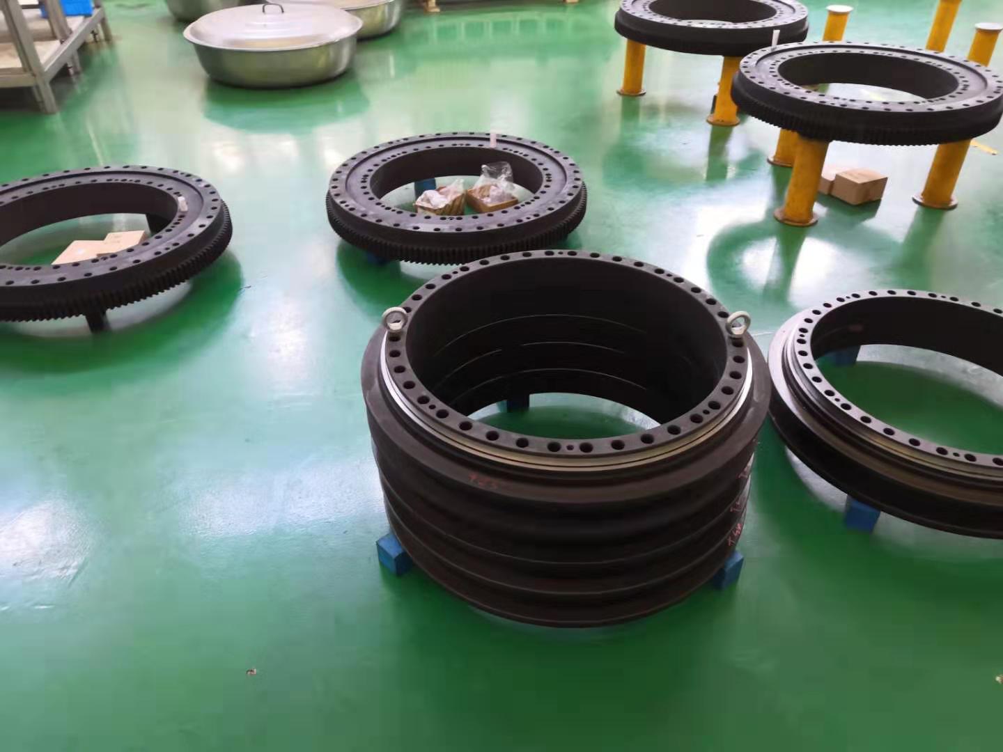 SDQ 546 Four Point Contact Ball Slewing Bearing with outer ring gear