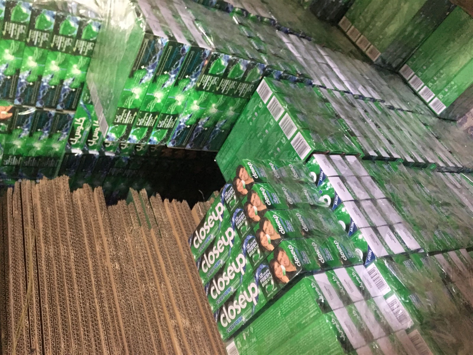 SELLING CLOSE UP TOOTHPASTE GEL GREEN MENTHOL FRESH DEEP ACTION