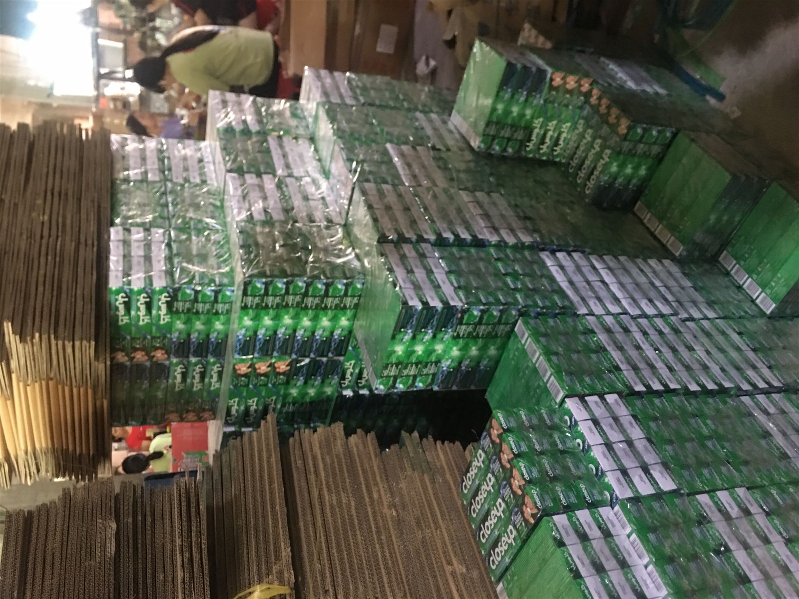 SELLING CLOSE UP TOOTHPASTE GEL GREEN MENTHOL FRESH DEEP ACTION