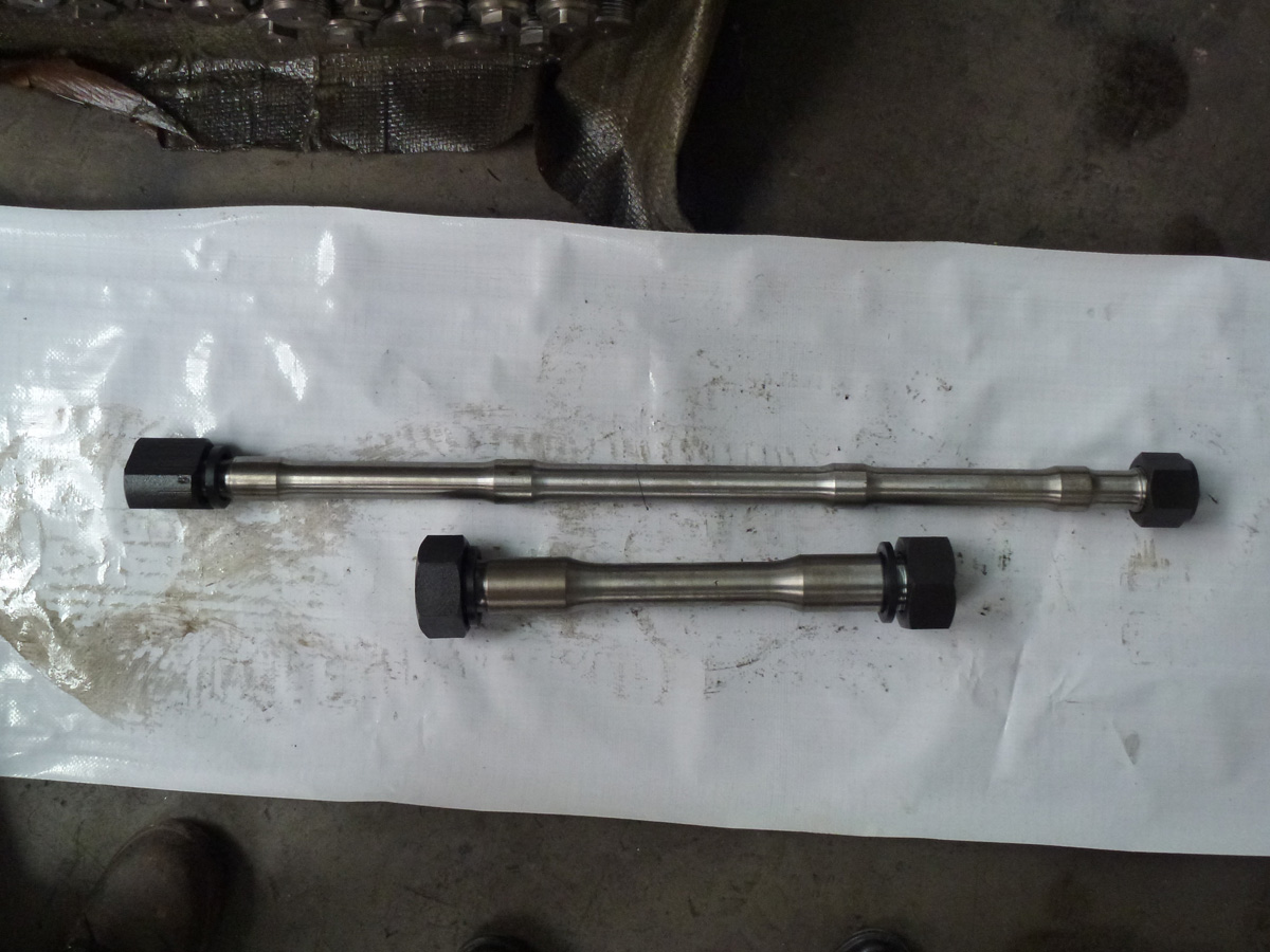 Hydraulic Breaker Hammer ToolsThrough BoltSide Bolt with WasherNuts