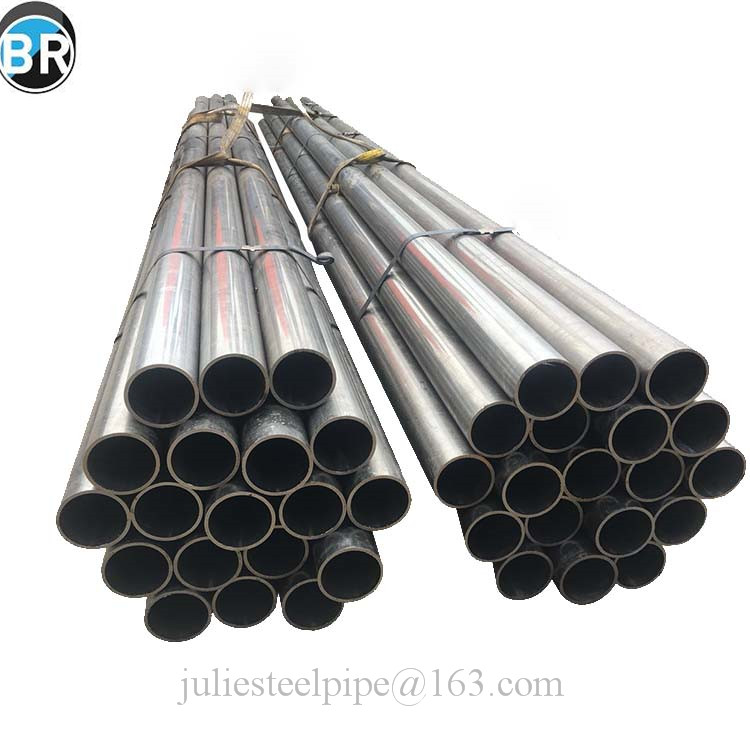 Seamless steel pipe and seamless line pipe