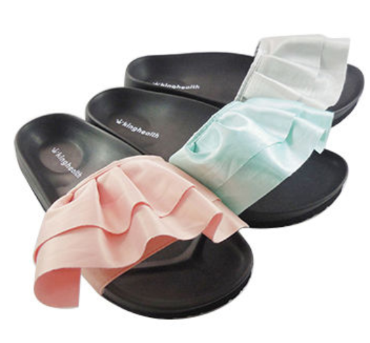Slippers cloth upper and MD outsolecomfortable fitting and suit for pastime activities