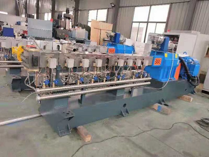 PET bottle flakes scraps recycling twin screw extruder pelletizing granulating machine