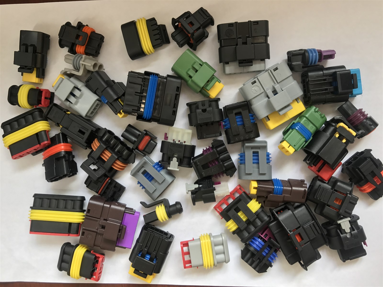 Vehicle fuse electrical waterproof cable plug car connector 9pins