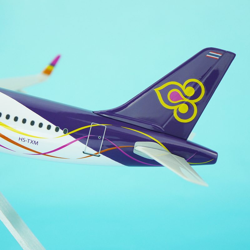 Thaismile A320neo 25cm Resin Plane Model