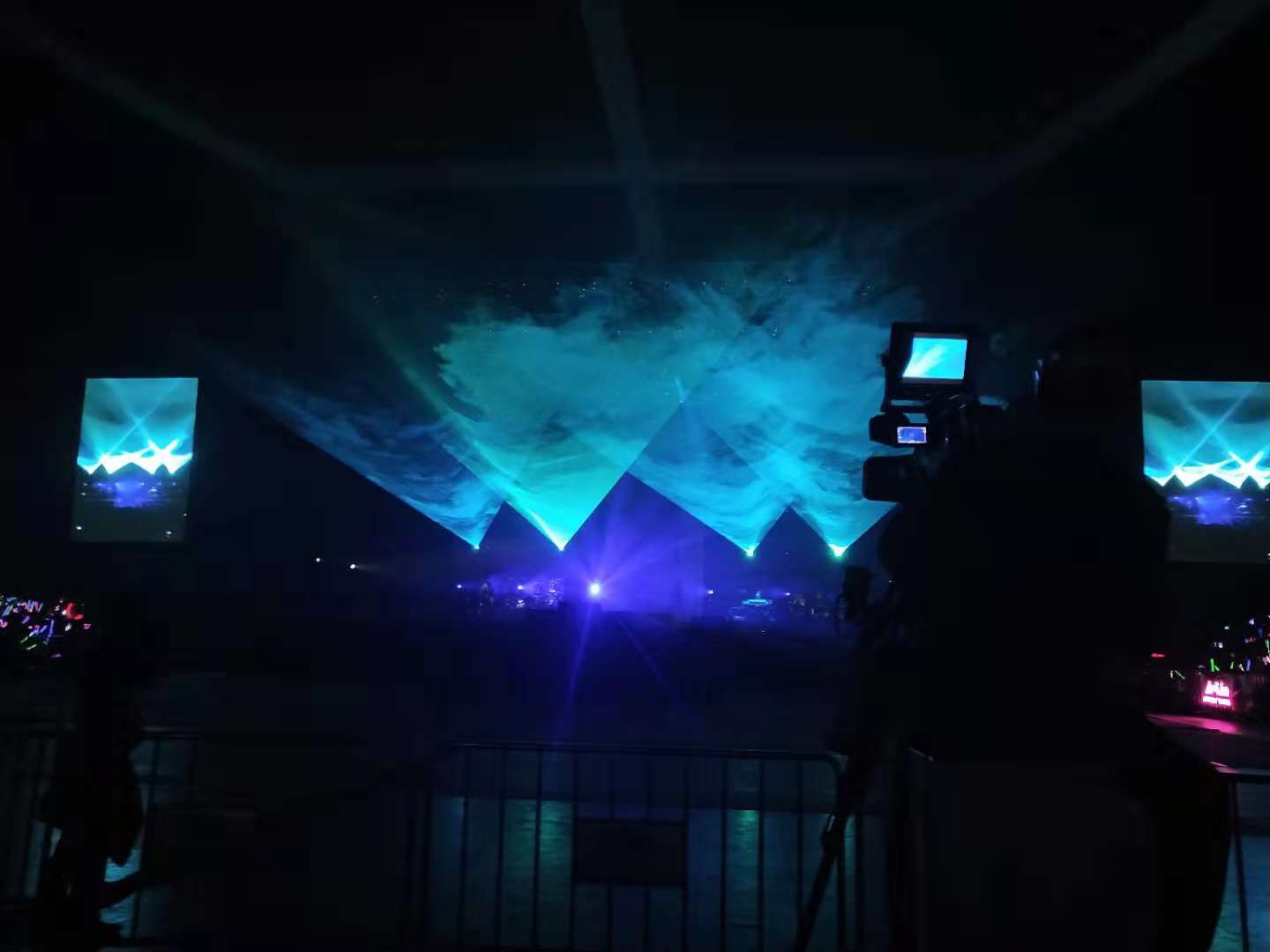 Professional laser light projector RGB 26W stage laser light for family partyconcertdjdisco