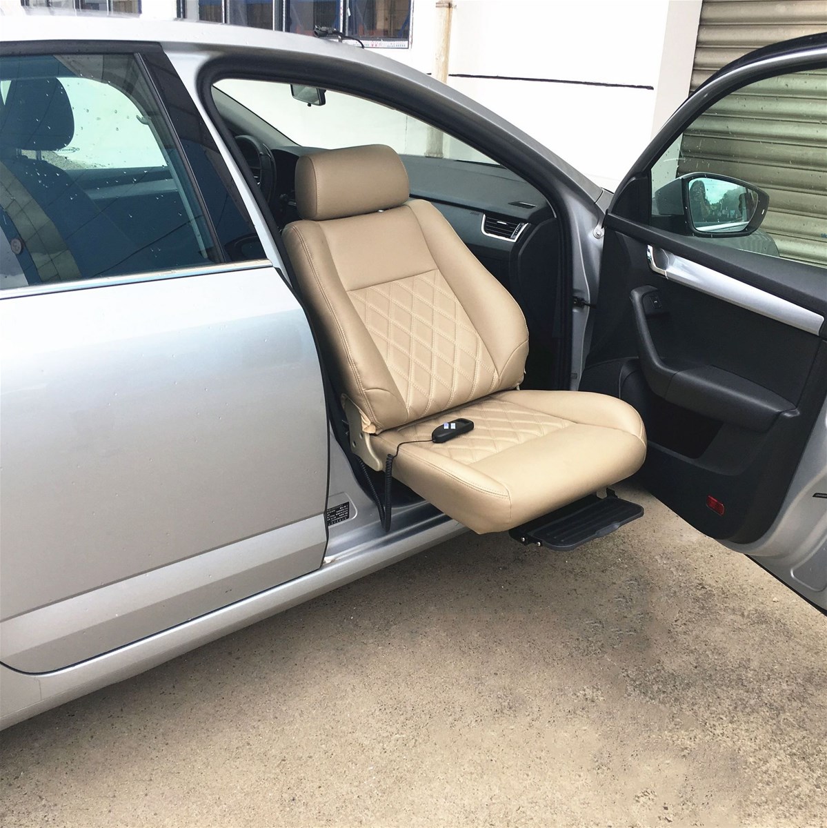SOUT PRO Programmable Turning seats swivel seat for wheelchair user