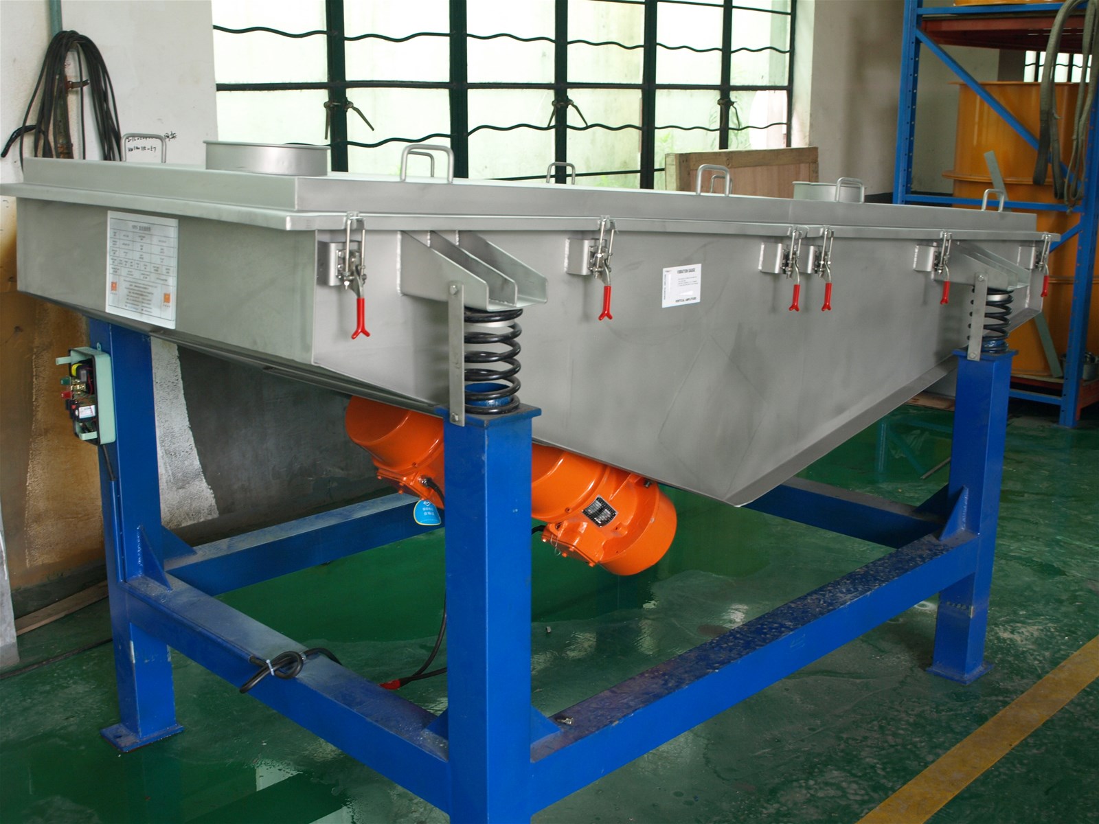 Navector Linear Vibrating screen for powder grading