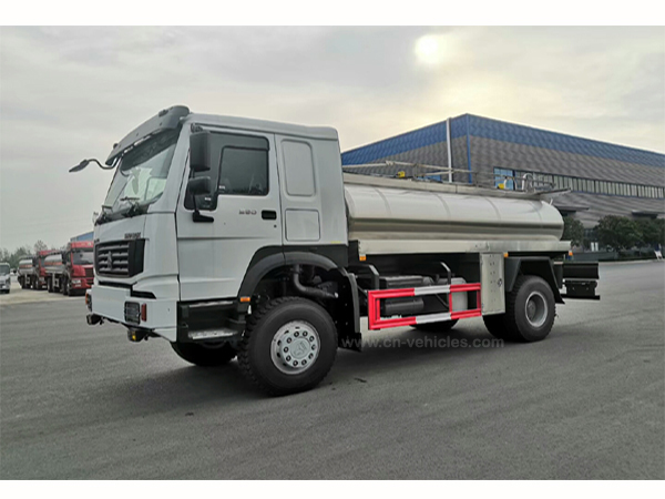 Sinotruck Howo 290hp 6 Cbm 6000 Liters 304-2B Food Trade Stainless Steel Milk Tanker Truck with Alarm Level Gauge