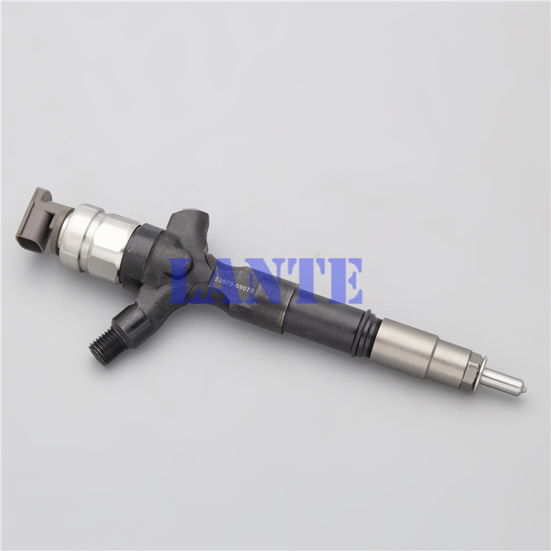 Common rail injector 0950007781 095000829X 236700L020 2367030140 2367039186 2367039316 engine diesel injector