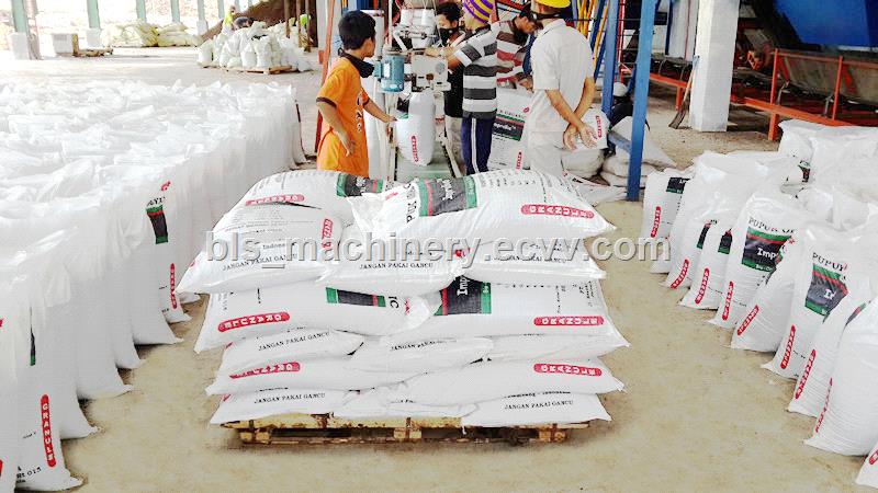 Organic fertilizer making production line with professional installation commission and best after sales service