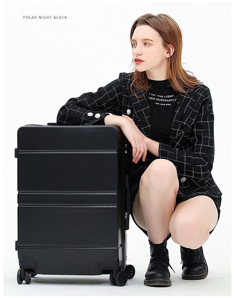 Fashionable color suitcase strong and waterproof