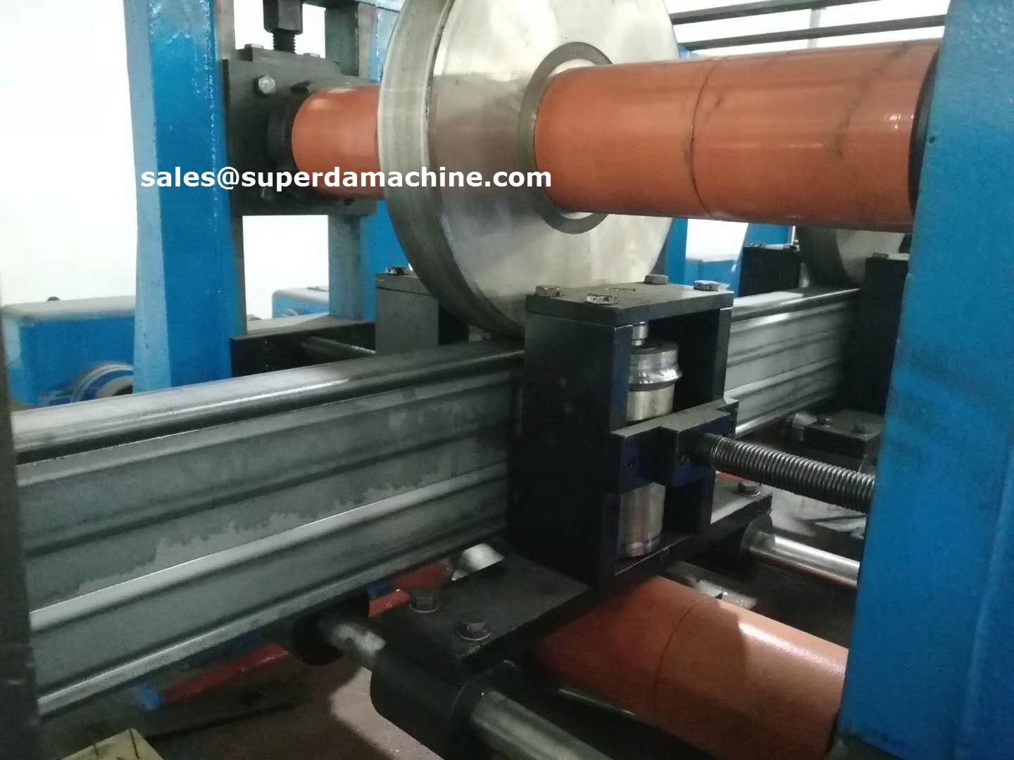 Box beam roll forming machine for racking system logistic pallet