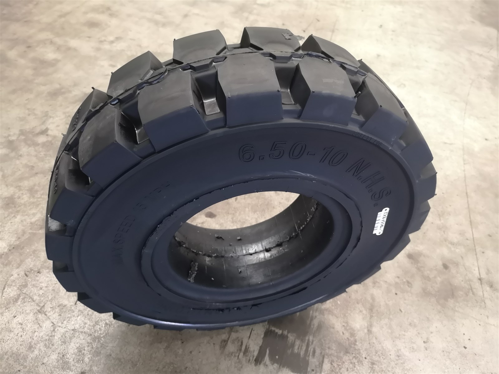 Solid forklift tires 5008 6009 7009 65010 18x78 16x68 21x89 23x910 25015 70012 70015 75015 tires