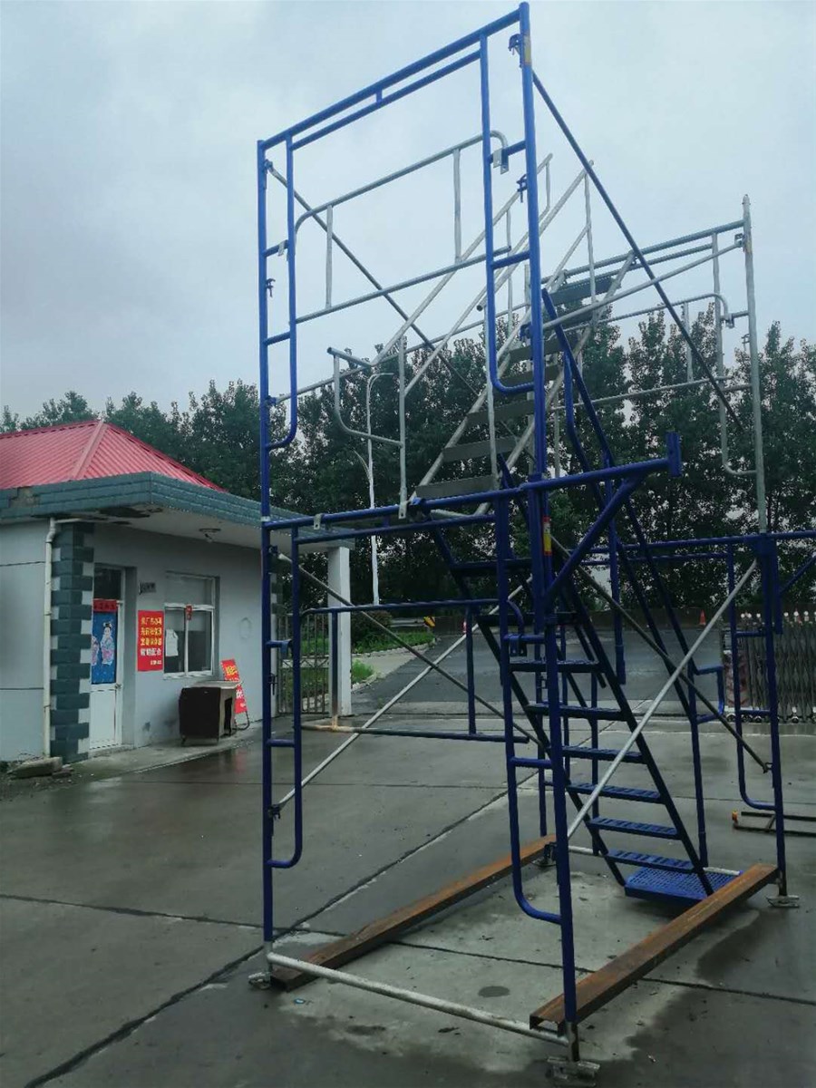 Construction scaffolding frame