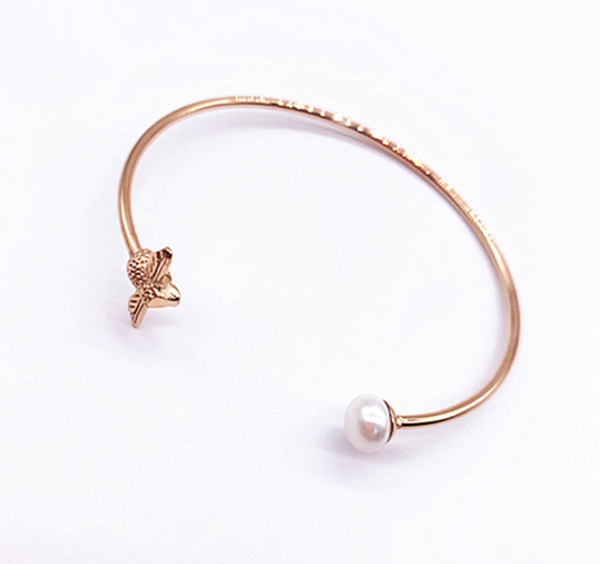 Quick delivery custom rose gold stainless steel bee women bangle bracelet