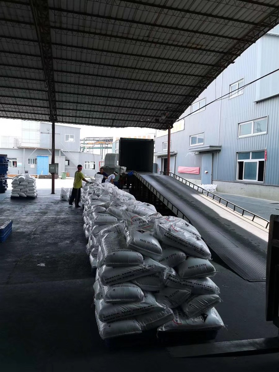 99 caustic soda flakes from China manufacture