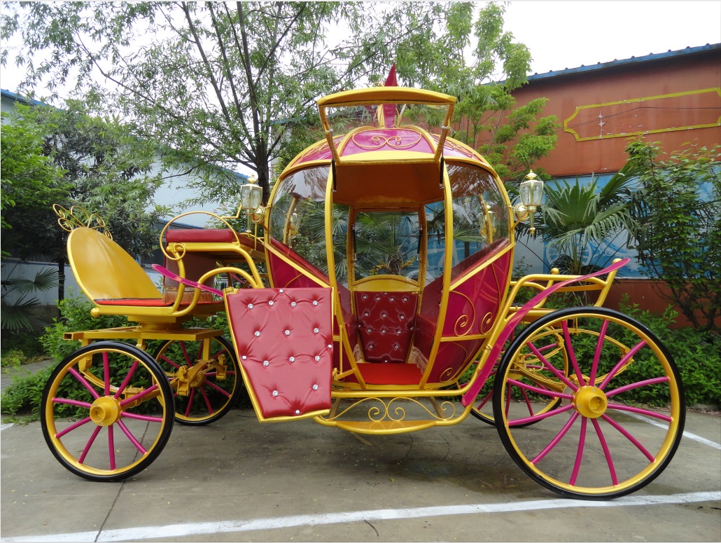 Outdoor Horse Carriage with four wheels for park