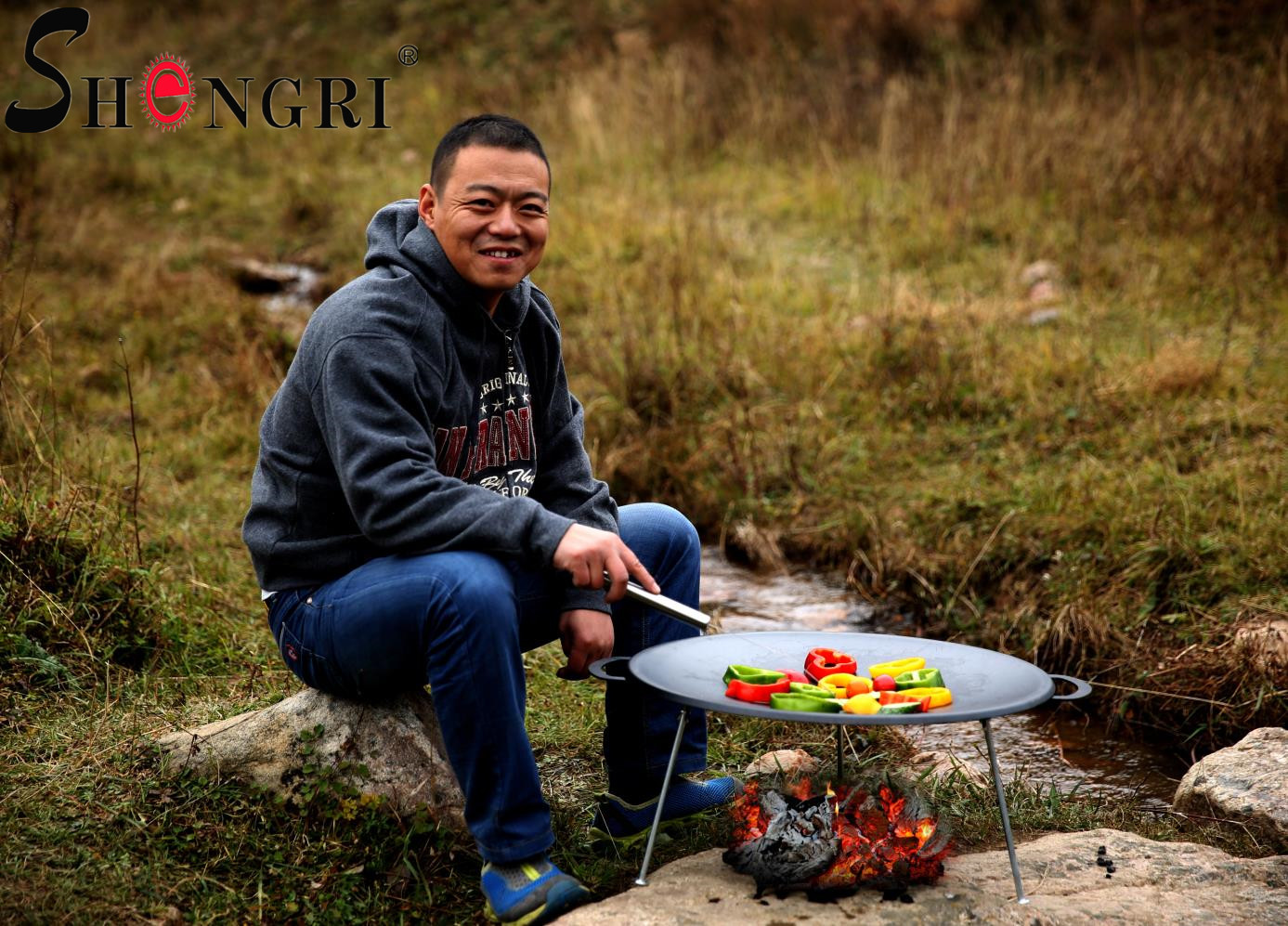 threelegged iron frying pan outdoor BBQ