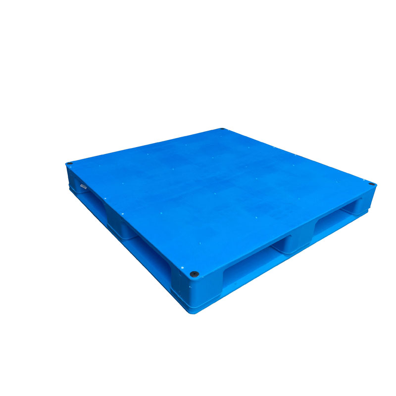 Closed deck Plastic Pallet with 4pcs steel tubes