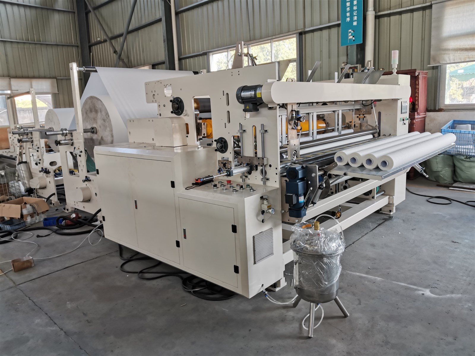 Hot sale top quality embossing rewinding toilet paper roll making machine small toilet paper making machine