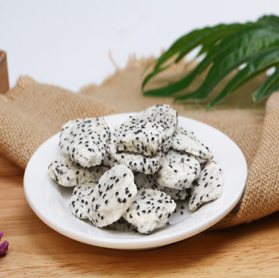 Wholesale crispy Freeze dried fruit Pitaya dragon fruit Vacuum Dehydrated Fruits