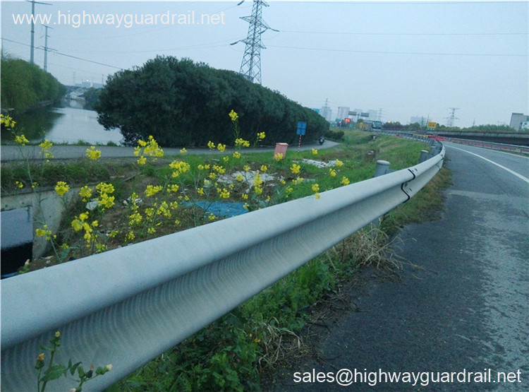 Hot Dip Galvanized Highway Guardrail