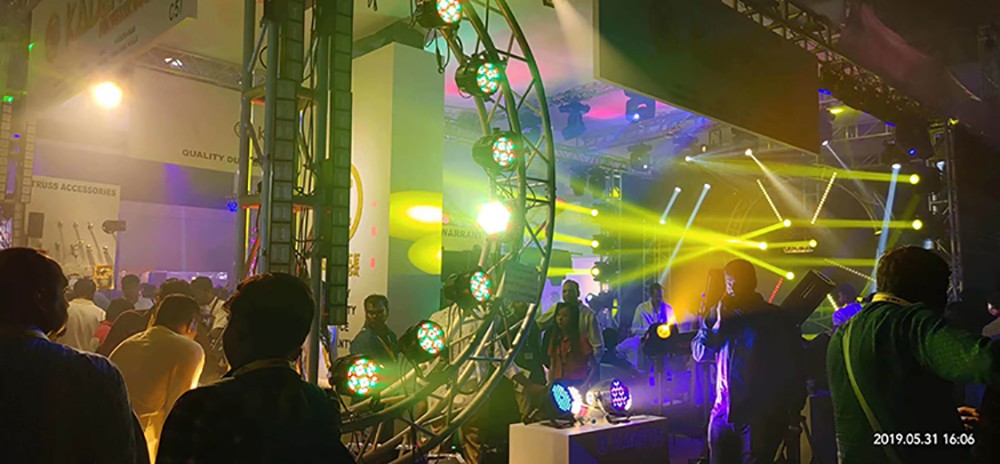 Cold Spark Firework Machine with DMX Remote in Indoor Fountatin effect Fireworks for Wedding Christmas Party Stage Show