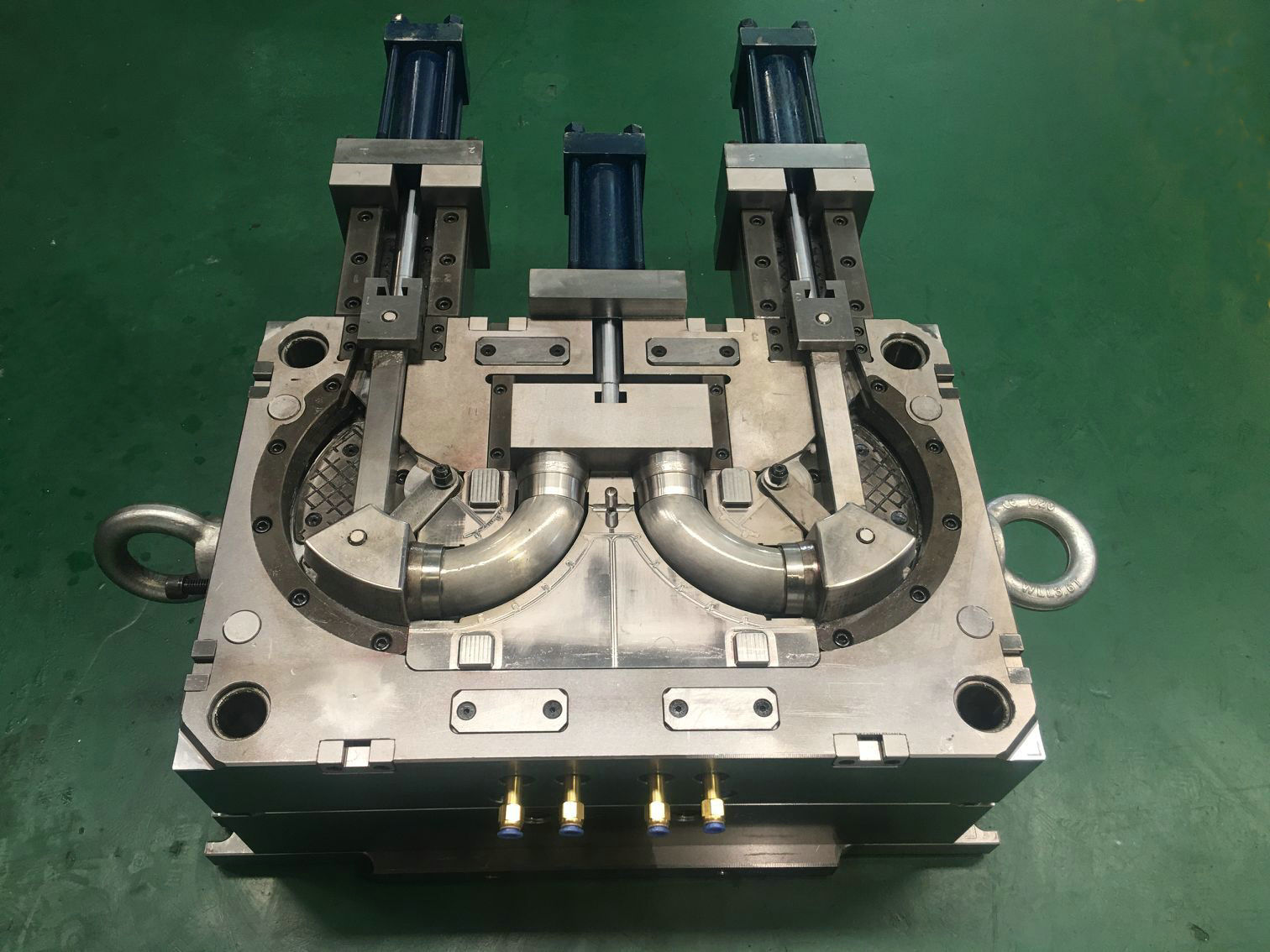 China elbow injection moldplastic injection mold