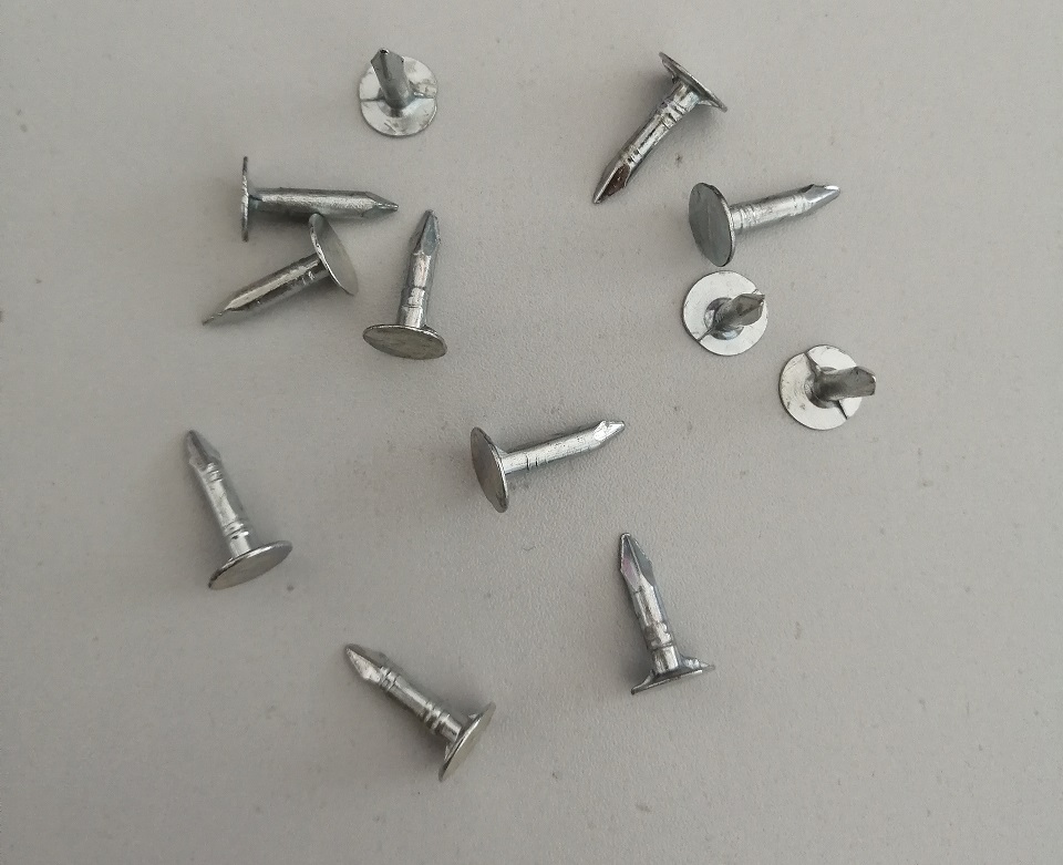 Flat Head Clout Roofing Nails felt nails Flat large head roofing nails or Roofing linoleum nails