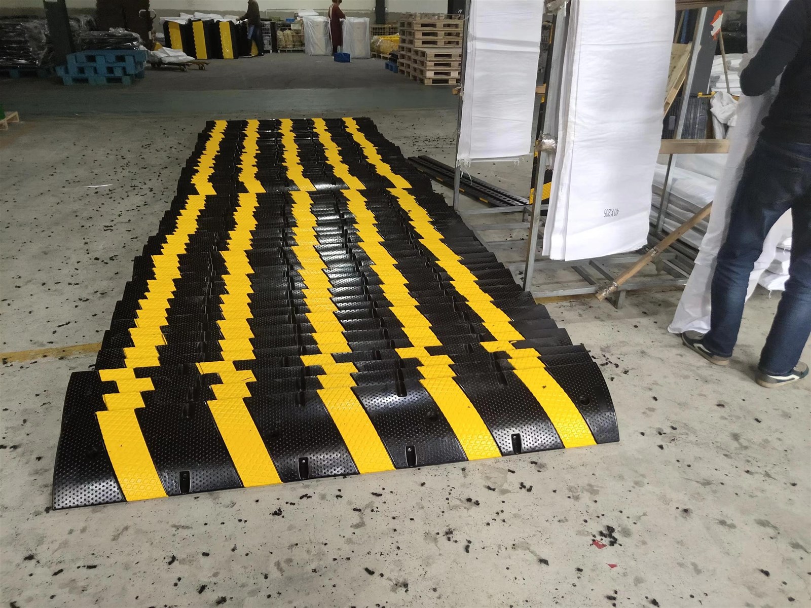 Rubber speed hump and speed bump