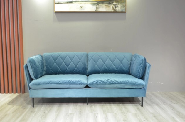 Classic Style Chesterfield Sofa Wooden Sofa