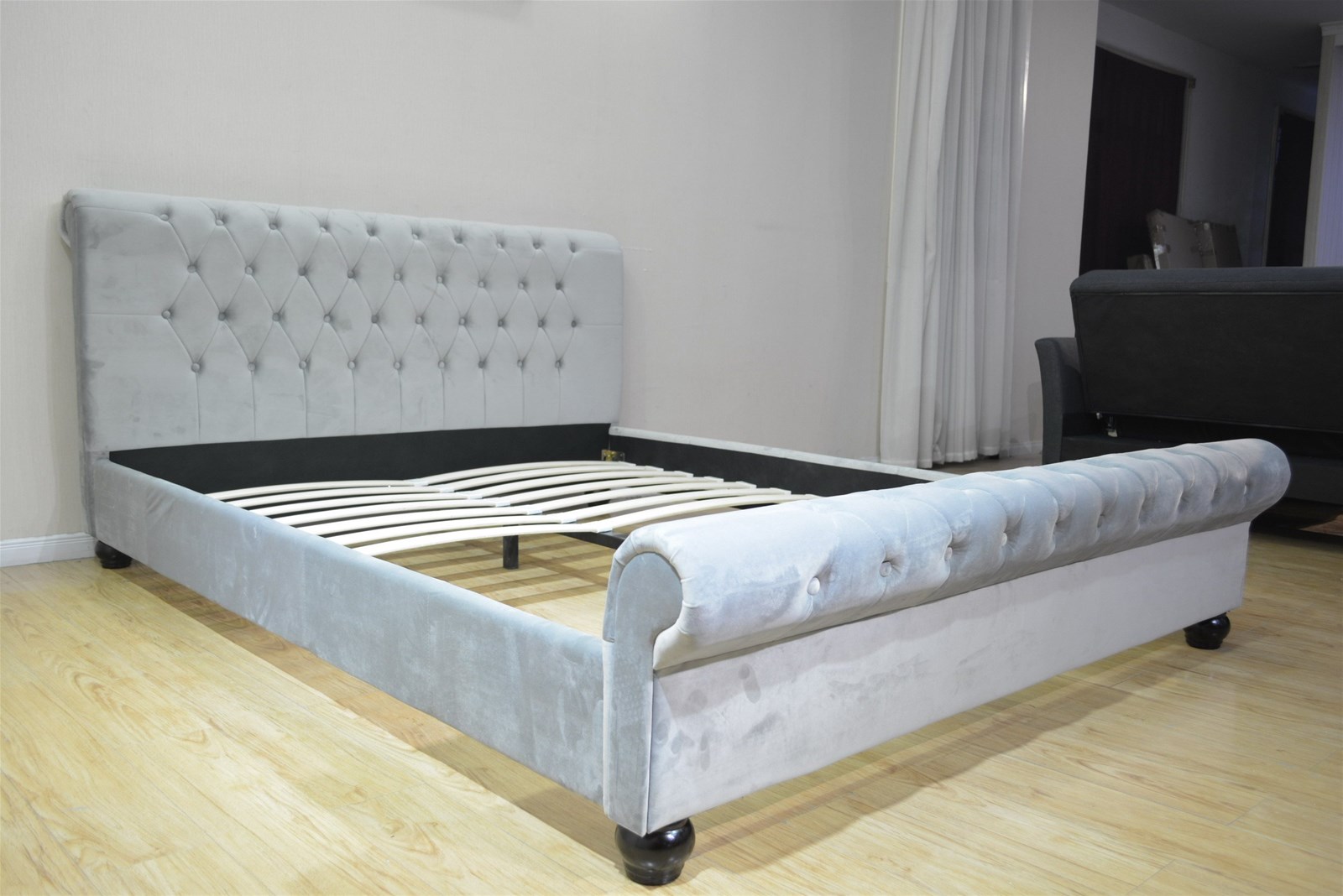 Tufted Upholstered Bed with Footboard