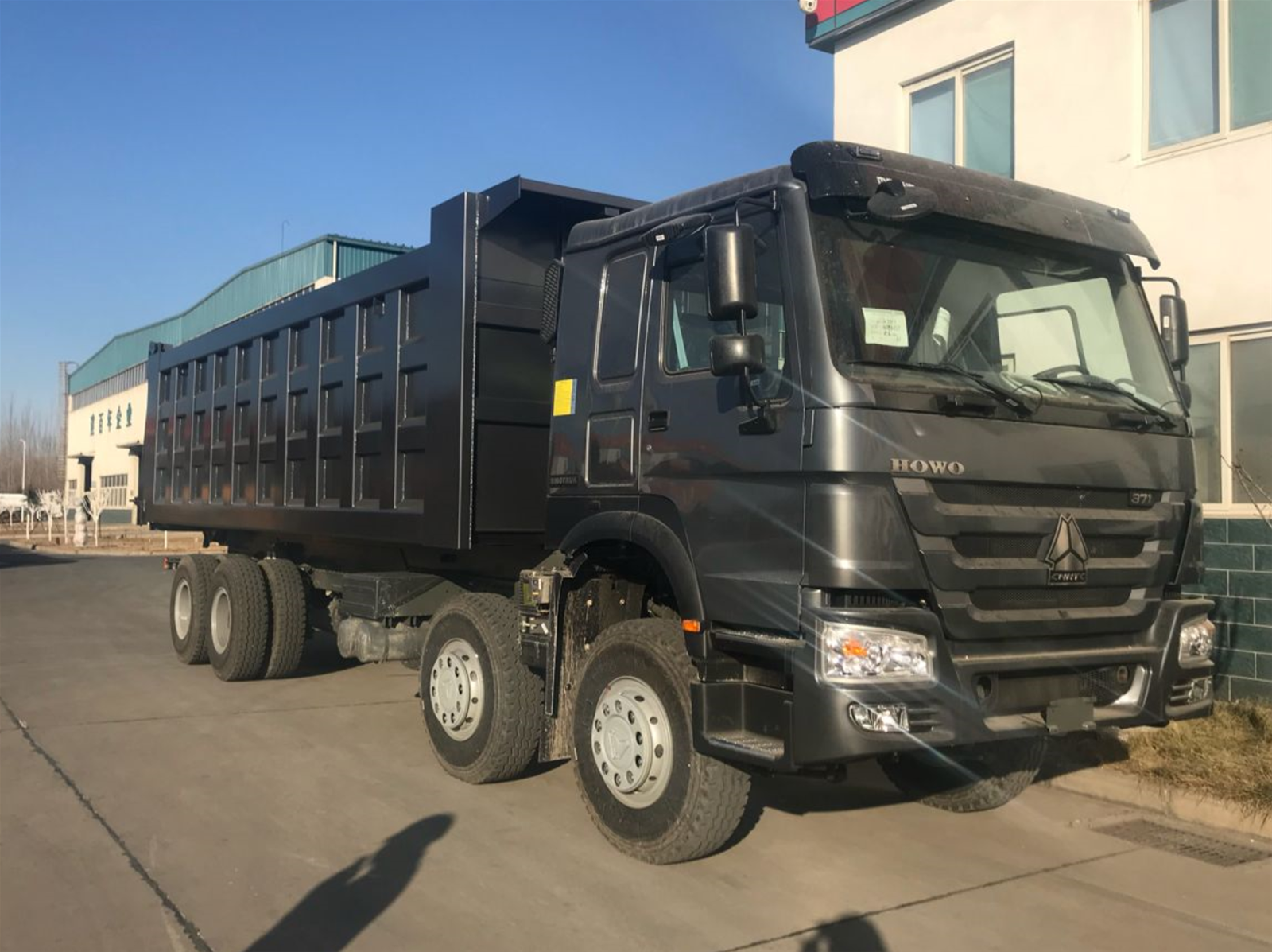 SINOTRUK HOWO 84 DUMP TRUCK 40T IN STOCK The configuration can be replaced on demand