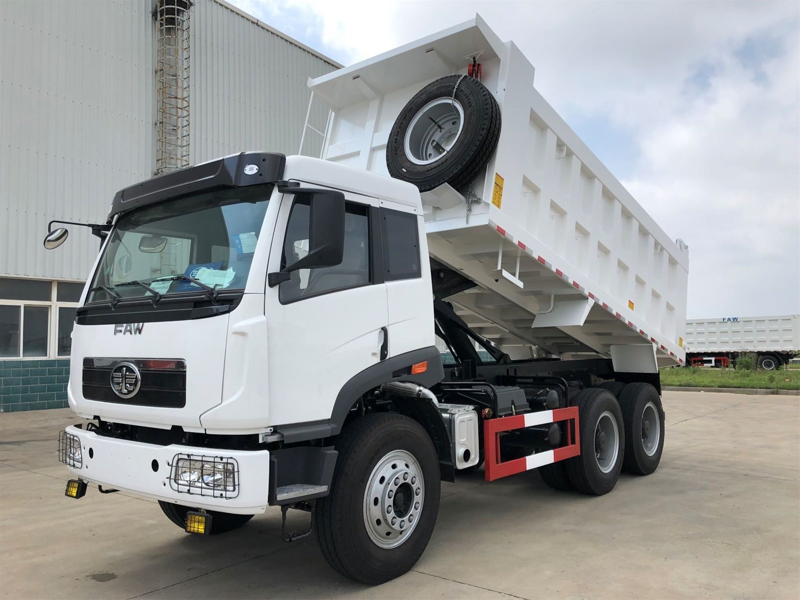 CHINA NEW FAW 64 10 WHEEL DUMP TRUCK IN STOCK the configuration can be replaced on demand