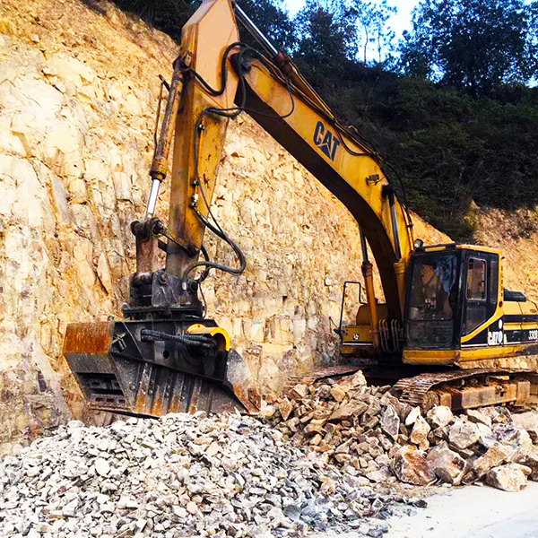 PC200 Jaw Crusher Bucket for Concrete Blocks Crushing