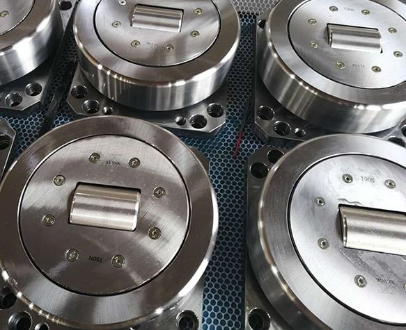 Adjustable combined roller bearing for forklift